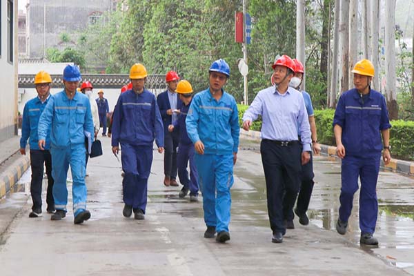 玉林市生態(tài)環(huán)境局局長李春雨到興業(yè)海螺環(huán)保調(diào)研指導(dǎo)工作